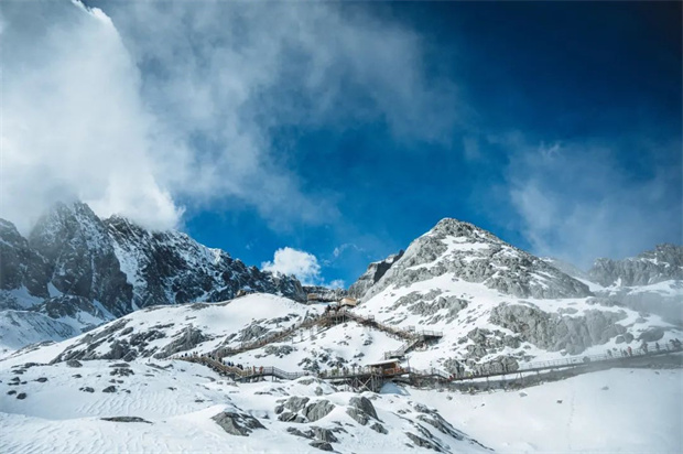 云南旅游,云南旅行社,云南團(tuán)建公司,云南會(huì)議公司,云南策劃公司,麗江旅游,麗江旅行社,麗江團(tuán)建公司,麗江會(huì)議公司：踏春，當(dāng)然玉龍雪山！